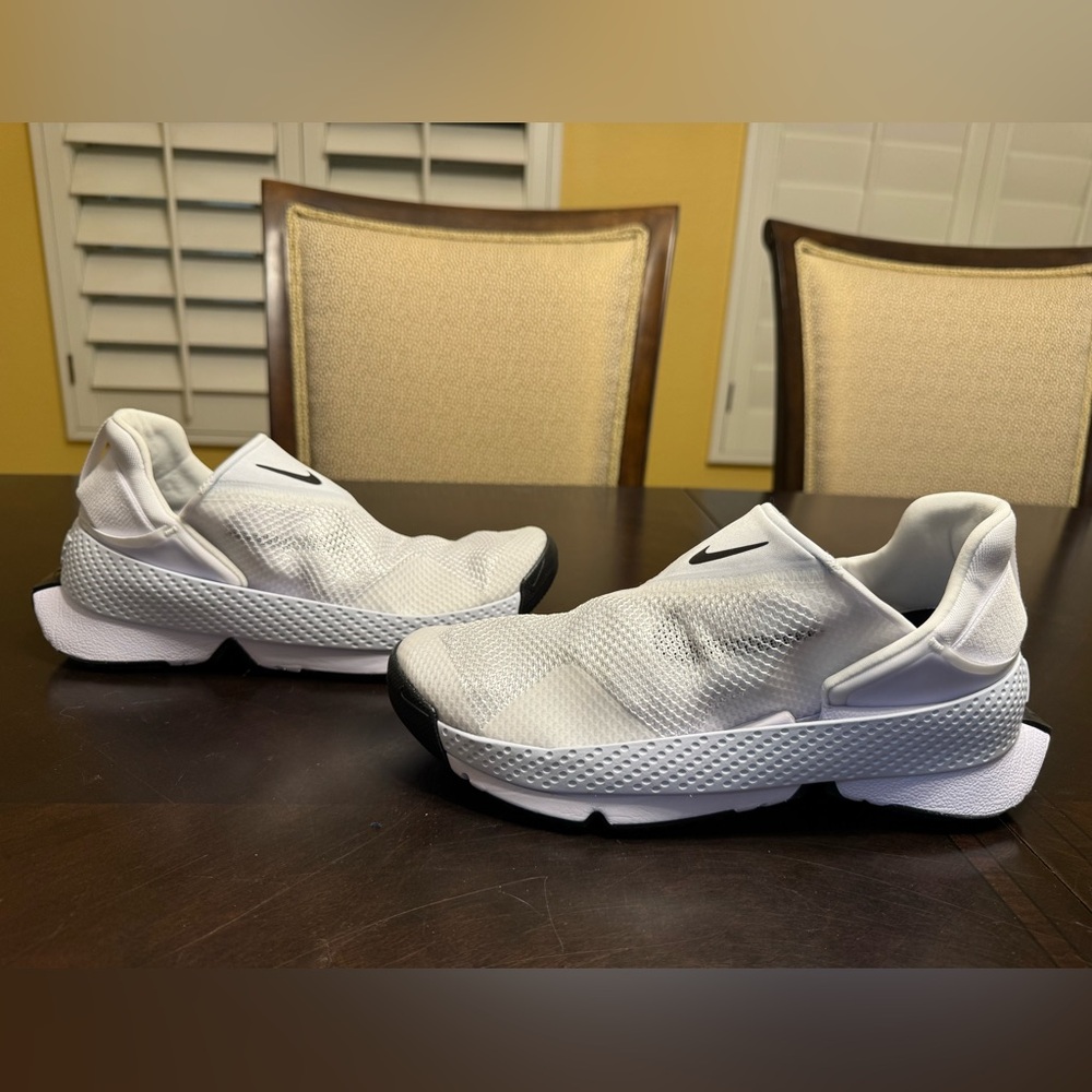 New Nike GO Flyease White Sneakers Shoes Size US 8.5 W / 7 M - Picture 11 of 13